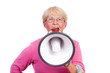 seniorin brüllt ins megafon