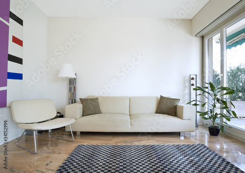 Photo: interno di salotto moderno. nessuno all'interno interno di salotto moderno. nessuno all'interno