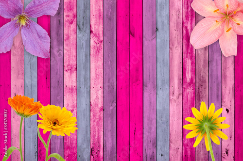 Foto: Pink Wood Background with Flowers Pink Wood Background with Flowers
