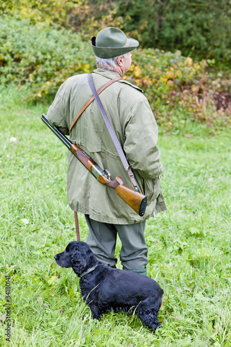Foto: hunter with his dog hunting hunter with his dog hunting
