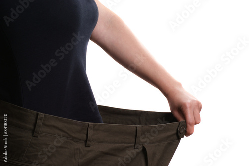 Foto: in einer Hose die viel zu groß ist nach der Gewichtsabnahme in einer Hose die viel zu groß ist nach der Gewichtsabnahme