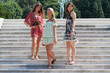 ragazze sulla scala
