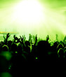 Jubelnde Konzertbesucher auf Rock-Konzert Jubelnde Konzertbesucher auf Rock-Konzert