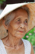 Foto: alte Asiatin mit Vietnamesenhut alte Asiatin mit Vietnamesenhut