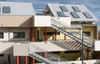 panneau chauffe-eau solaire sur toiture immeuble