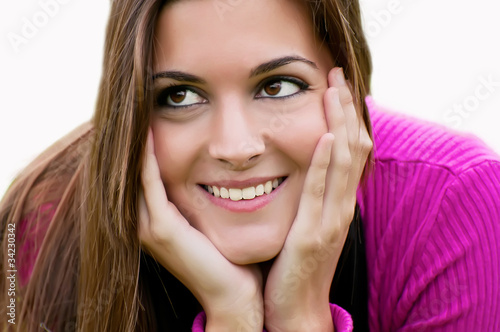 Photo: Mujer sonriendo manos en la cara fondo blanco Mujer sonriendo manos en la cara fondo blanco