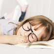 Foto: Mädchen beim lesen Mädchen beim lesen