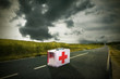 botiquín de medicina en la carretera