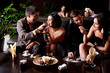 Foto: young couples eating deserts young couples eating deserts