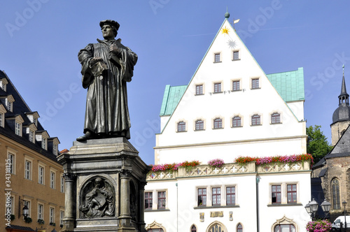 Foto: Eisleben Lutherdenkmal auf dem Marktplatz Eisleben Lutherdenkmal auf dem Marktplatz
