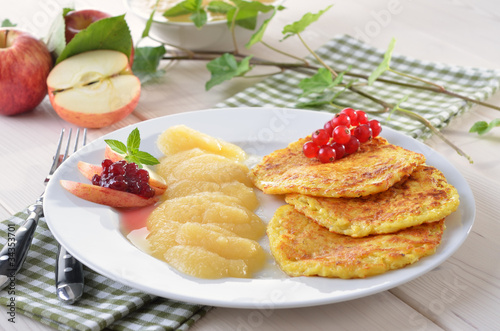 Foto: Reiberdatschi mit Apfelmus Reiberdatschi mit Apfelmus