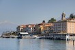 village sur le lac de come