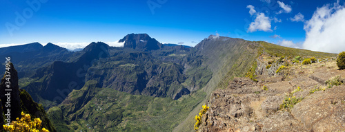 Photo: Cirque de Mafate et remparts de La Réunion Cirque de Mafate et remparts de La Réunion