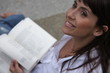 Photo: Mann mit Buch Mann mit Buch