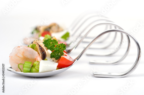 Foto: Meeresfrüchtesalat auf Häppchenlöffeln Meeresfrüchtesalat auf Häppchenlöffeln