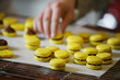 Macaron jaune choco