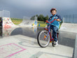 Kleiner Junge auf der Rampe