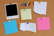 bunte Ordnung an Kork Pinwand
