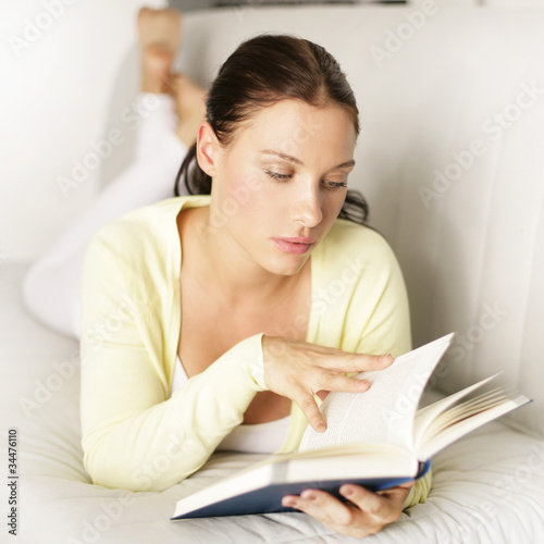 Photo: zuhause lesen zuhause lesen