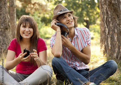 Foto: Young couple at outdoors Young couple at outdoors
