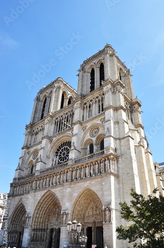 Photo: Notre Dame de Paris, façade en été Notre Dame de Paris, façade en été