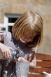 Photo: Enfant faisant de la cuisine Enfant faisant de la cuisine