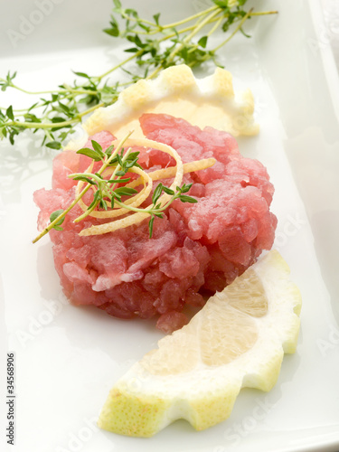 Photo: tuna tartar with lemon and thymus tuna tartar with lemon and thymus