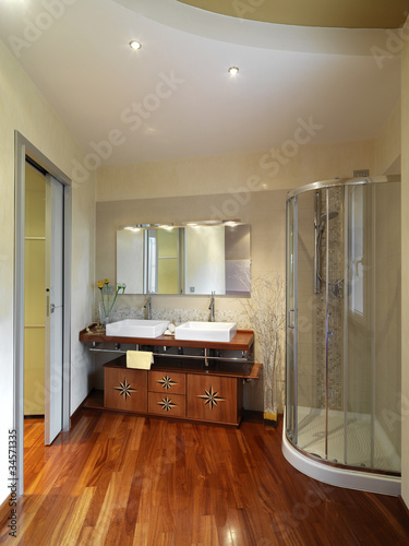 Photo: bagno moderno con intarsio nei mobili e pavimento di legno bagno moderno con intarsio nei mobili e pavimento di legno
