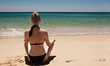 Frau am Strand Yoga Frau am Strand Yoga