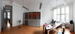 Grosszügiges Büro mit Schreibtisch und Aktenschrank