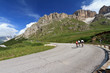 ciclisti sui tornanti del Pordoi - cyclists on Pordoi road