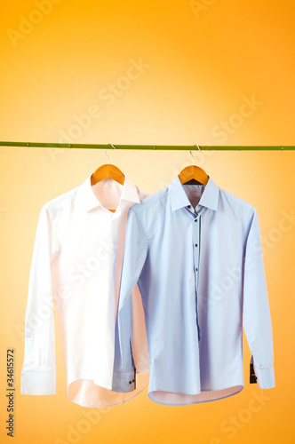 Foto: Male shirt against gradient background Male shirt against gradient background