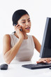 Foto: Woman talking on phone Woman talking on phone