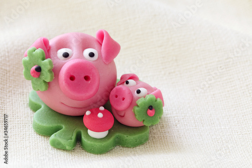 Photo: Marzipan pig with cloverleaf and mushroom Marzipan pig with cloverleaf and mushroom