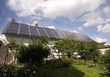 Foto: Haus mit Solarzellen Haus mit Solarzellen