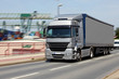 Foto: LKW in Fahrt mit Bewegungsunschärfe LKW in Fahrt mit Bewegungsunschärfe