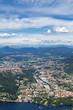 Comer See, Italien, mit der Stadt Cernobbio und Panoramablick