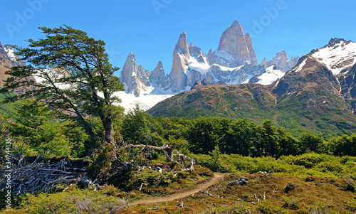 Foto: Wilderness with Mt Fitz Roy in Argentina, South America. Wilderness with Mt Fitz Roy in Argentina, South America.