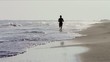 Video: jogging sulla spiaggia in controluce jogging sulla spiaggia in controluce