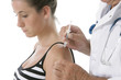 Vaccination d'une jeune femme