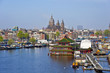 Foto: Classical Amsterdam view. Boat floats Classical Amsterdam view. Boat floats
