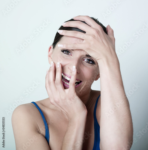 Photo: jeune femme catastrophée jeune femme catastrophée