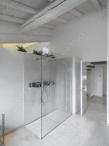 Photo: moderna bagno con doccia in muratura e vetro in mansarda moderna bagno con doccia in muratura e vetro in mansarda