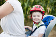 Photo: Bambina su bicicletta con casco Bambina su bicicletta con casco