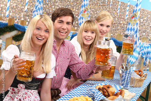 Foto: Gruppe auf dem Oktoberfest Gruppe auf dem Oktoberfest