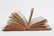 Alte Bibel_aufgeschlagen_Buch_