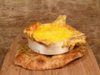 rustikaler Ofenkäse mit Fladenbrot