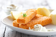 Fischstäbchen mit Kartoffeln