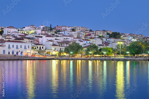 Foto: The town of Pylos, southern Greece, captured at dusk The town of Pylos, southern Greece, captured at dusk