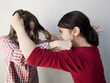 Photo: deux jeunes filles dispute enfantine deux jeunes filles dispute enfantine